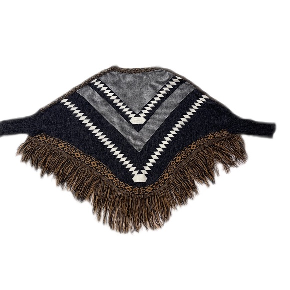 Women’s Poncho - Picture 3 of 4